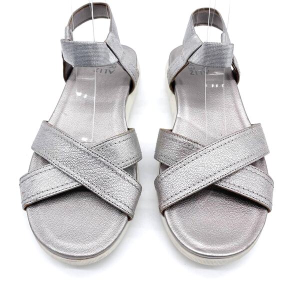 Naturalizer Womens 6.5W Lily Silver Metallic Leather Sandal Comfort Summer Beach - Picture 2 of 10